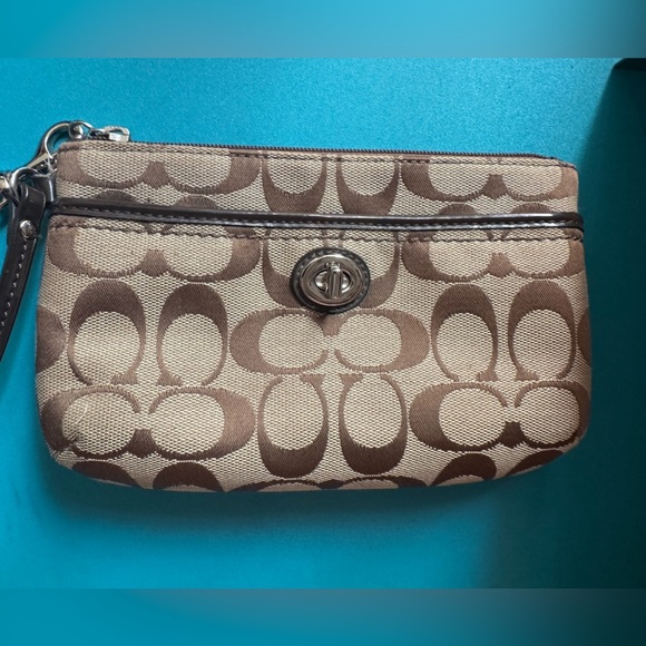 Coach Handbags - Coach wristlet
